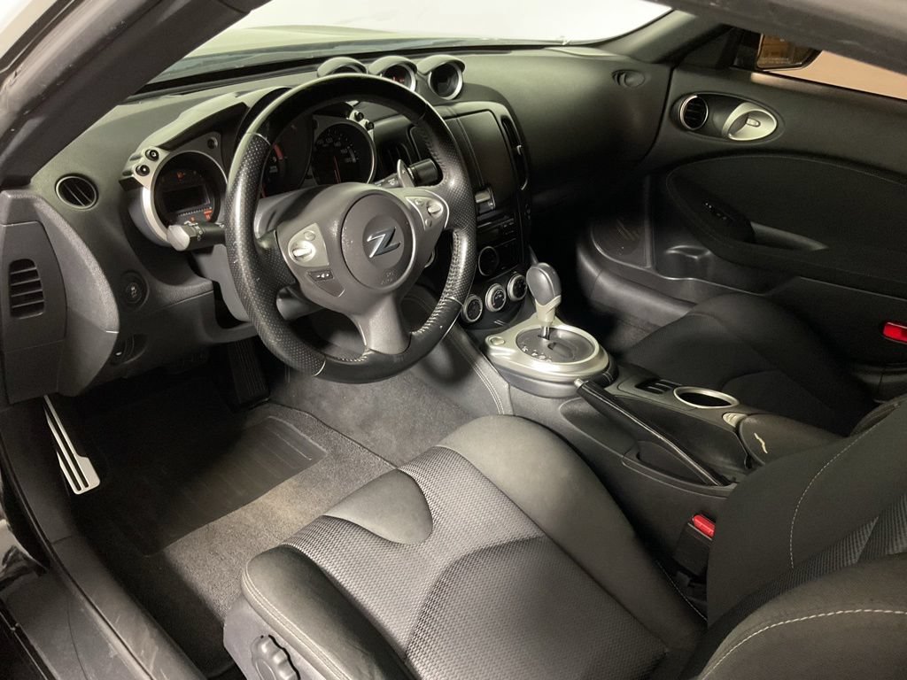 Used 2014 Nissan 370Z Coupe RWD image 20