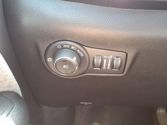 Used 2024 Jeep Compass Latitude image 15