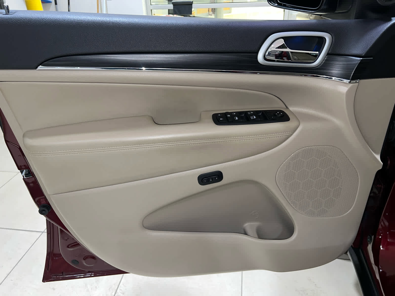 Used 2021 Jeep Grand Cherokee Limited AWD/4WD image 16