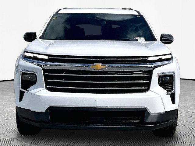 New 2027 Chevrolet Traverse LT FWD image 2