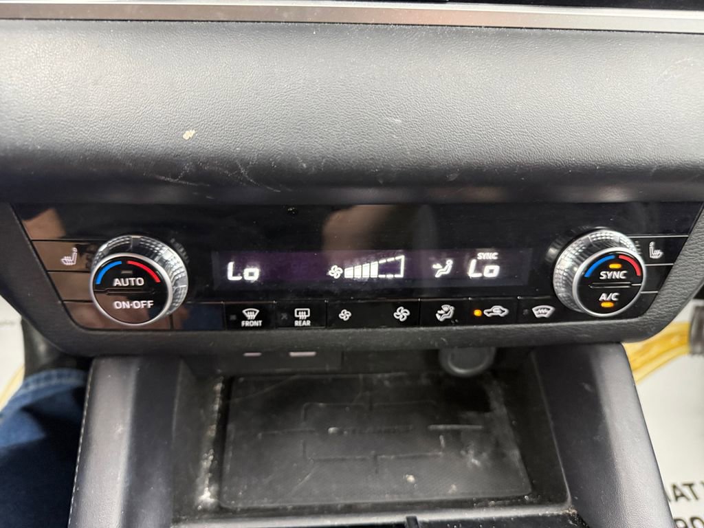Used 2023 Mitsubishi Outlander SE AWD/4WD image 32