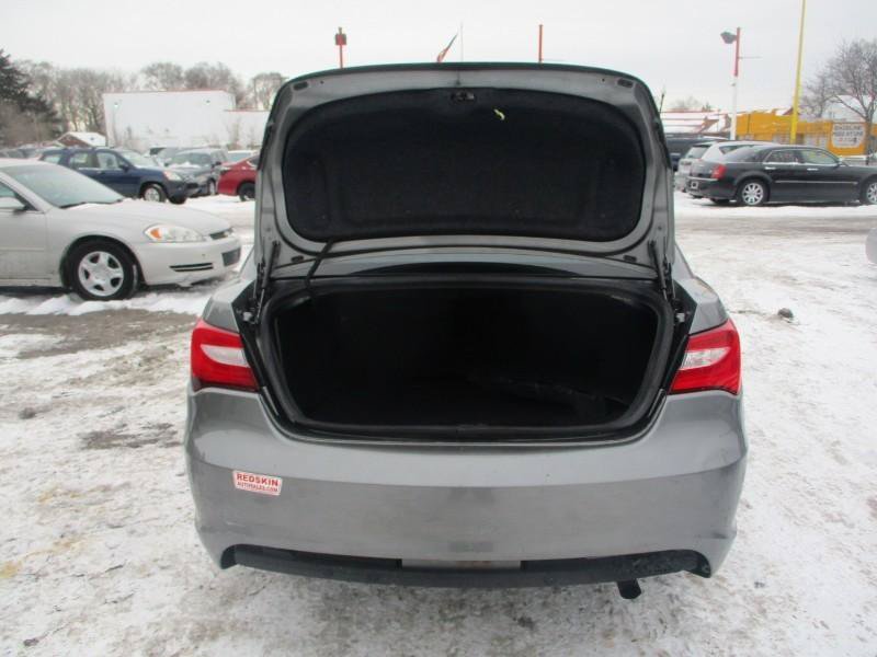 Used 2012 Chrysler 200 Touring FWD image 6