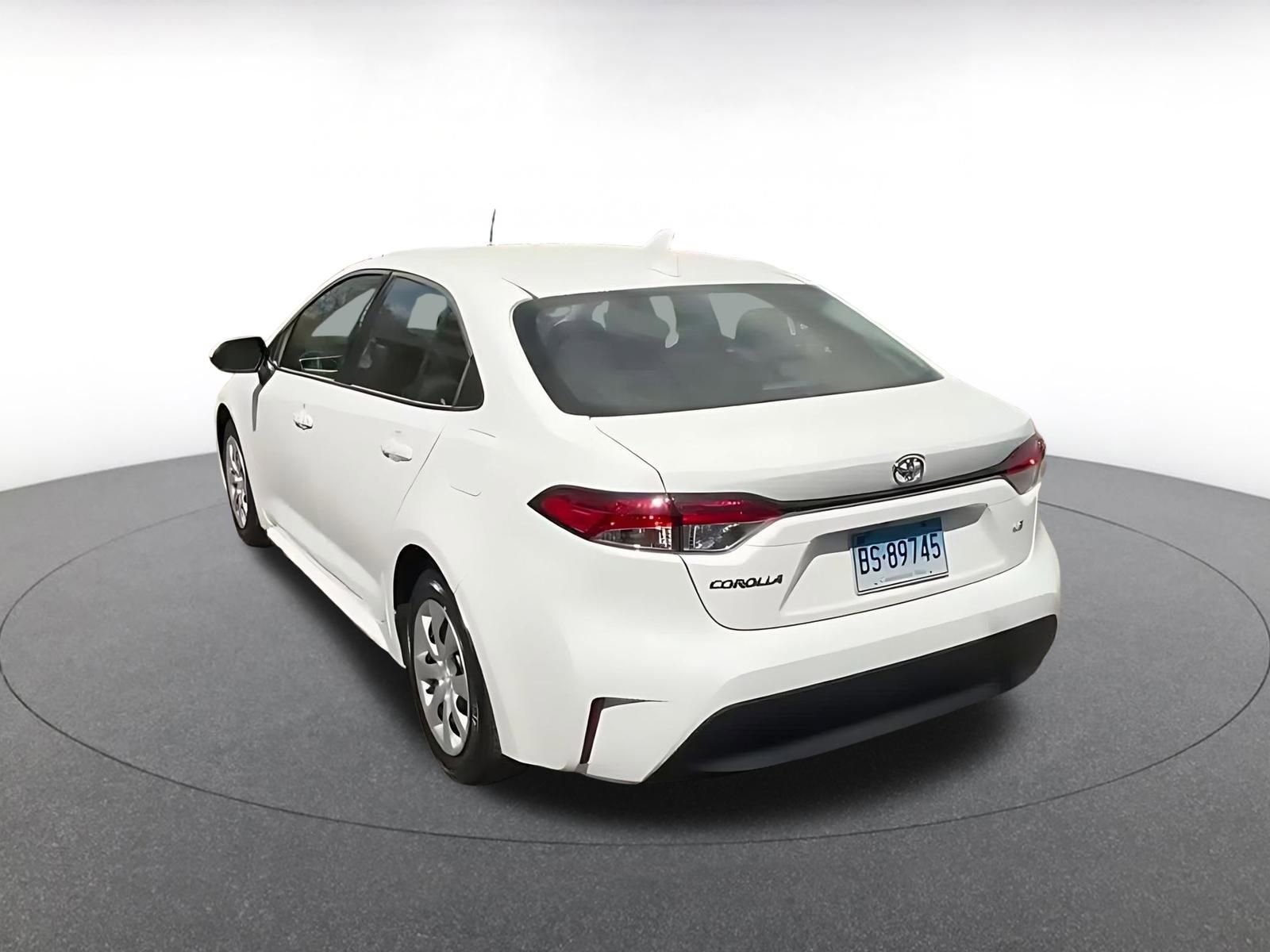 Used 2025 Toyota Corolla LE image 12