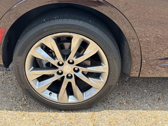 Used 2021 Buick Envision Avenir w/ Technology Package II FWD image 5