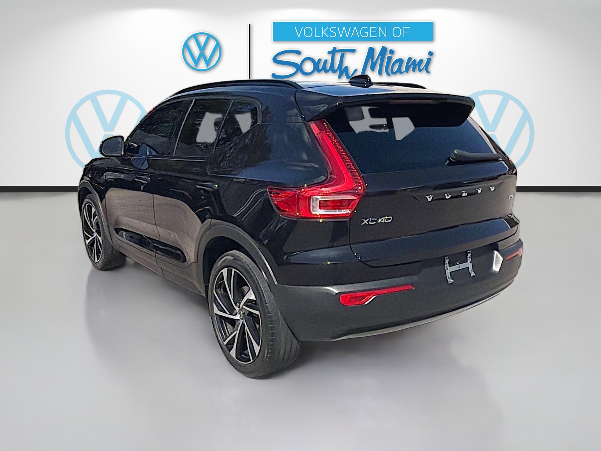 Used 2022 Volvo XC40 T5 R-Design w/ Advanced Package image 5