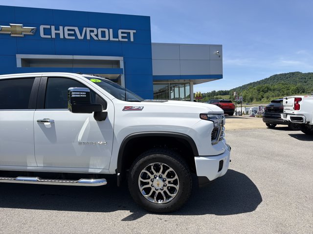 Used 2026 Chevrolet Silverado 2500 LT w/ Z71 Chrome Sport Edition AWD/4WD image 2