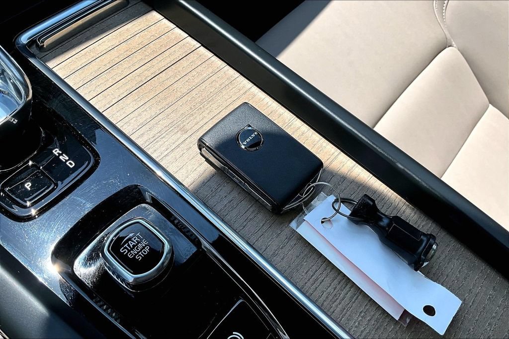 Certified 2026 Volvo XC60 B5 Plus AWD/4WD image 14