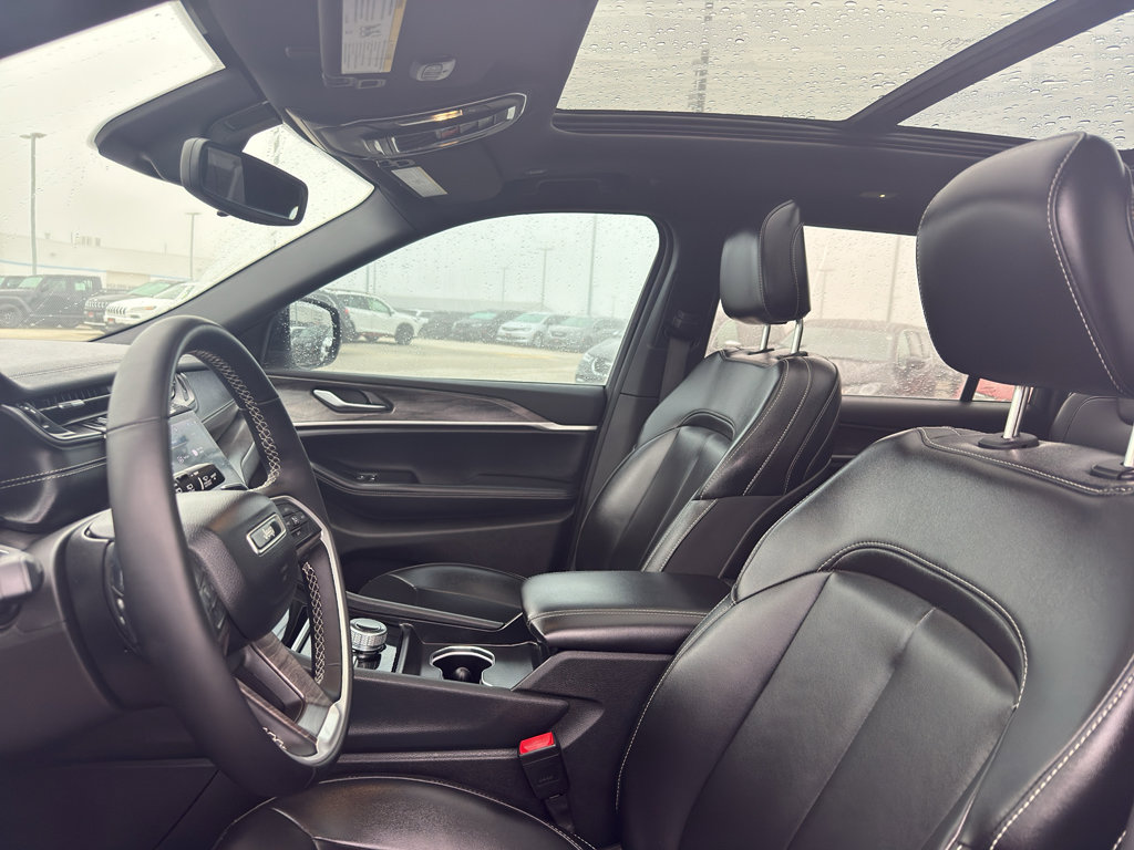 Used 2024 Jeep Grand Cherokee L Limited image 27