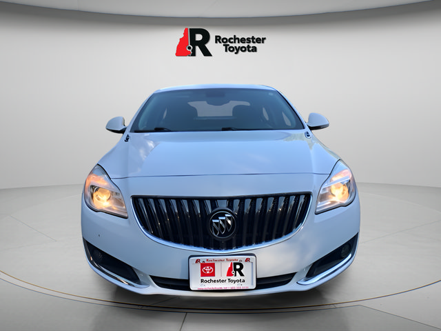 Used 2017 Buick Regal Sport Touring FWD image 2