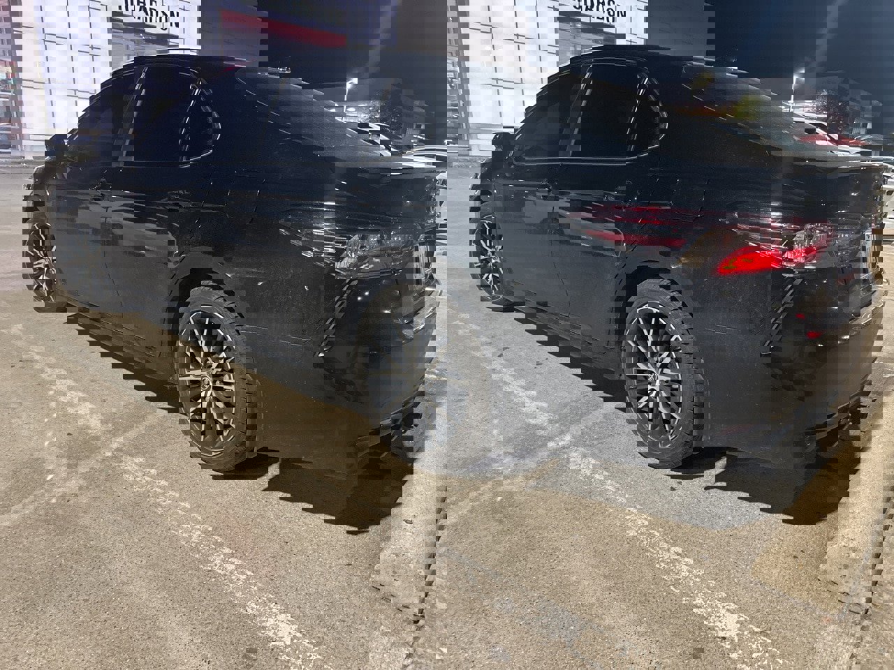 Used 2024 Toyota Camry SE image 3