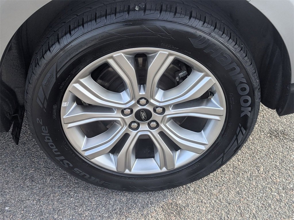 Used 2024 Ford Edge Titanium image 10