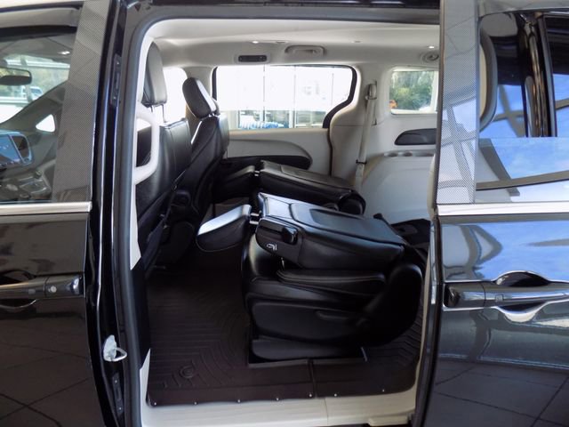 Used 2022 Chrysler Pacifica Touring-L image 33