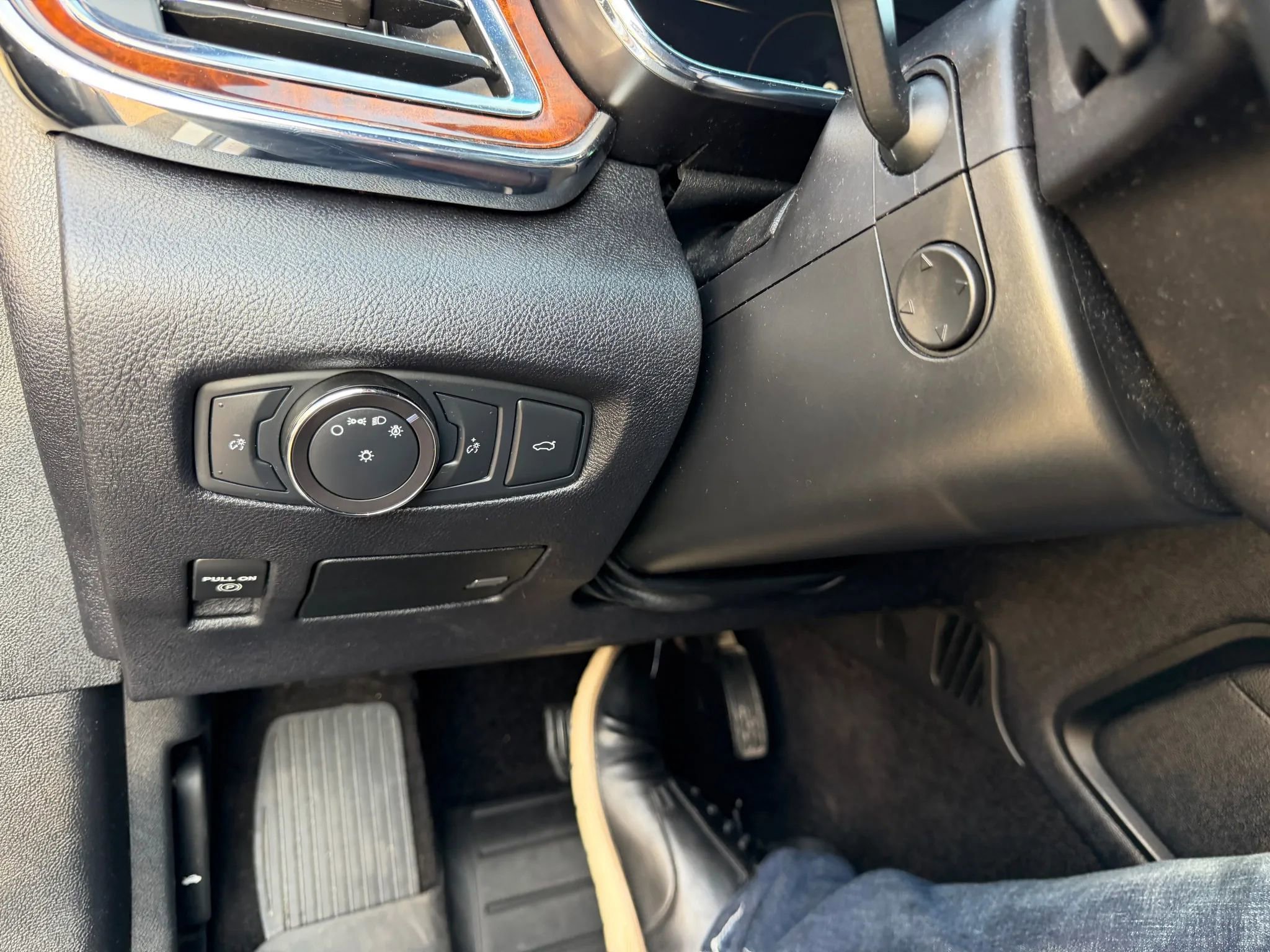 Used 2018 Lincoln Continental Reserve w/ Continental Climate Package FWD image 18