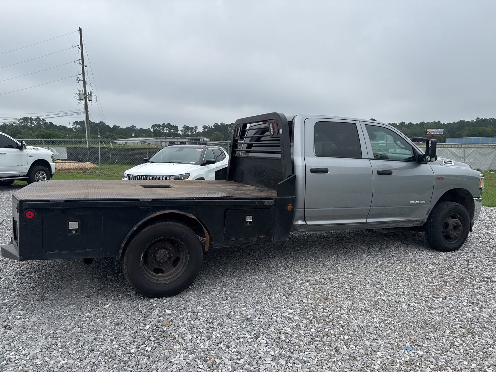 Used 2022 RAM 3500 Tradesman w/ Chrome Appearance Group AWD/4WD image 6