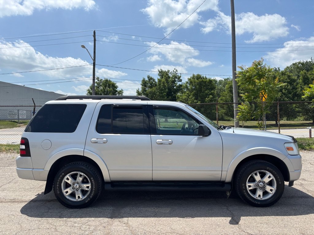 Used 2009 Ford Explorer XLT AWD/4WD image 2