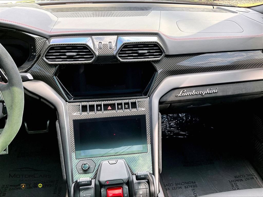 Used 2023 Lamborghini Urus Performante AWD/4WD image 7