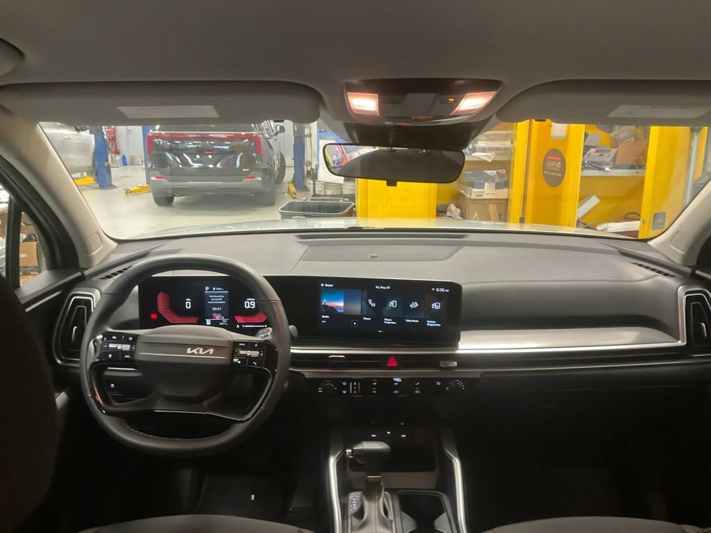 Certified 2026 Kia Sorento LX FWD image 14