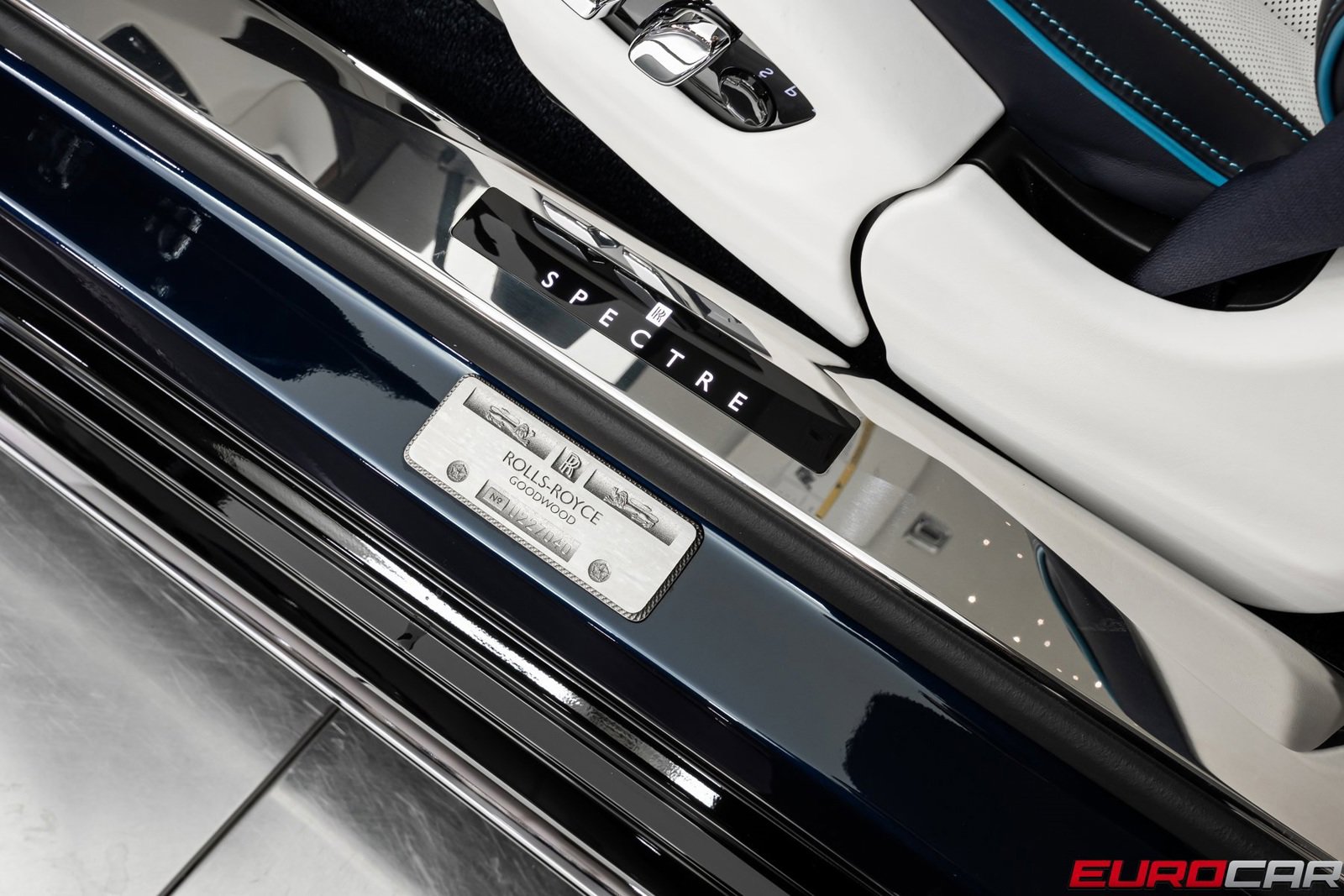 Used 2024 Rolls-Royce Spectre image 37