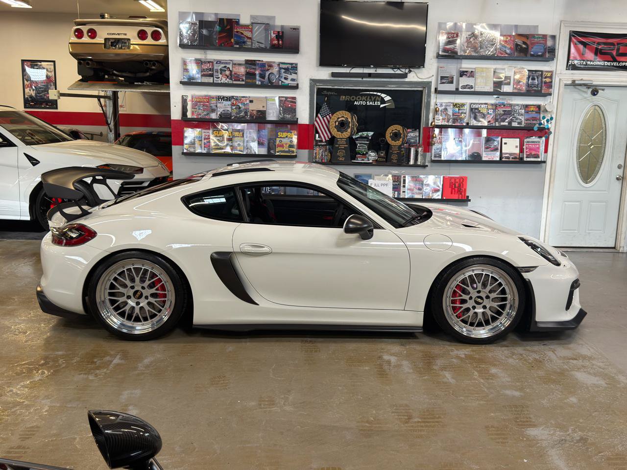 Used 2016 Porsche Cayman GT4 RWD image 5