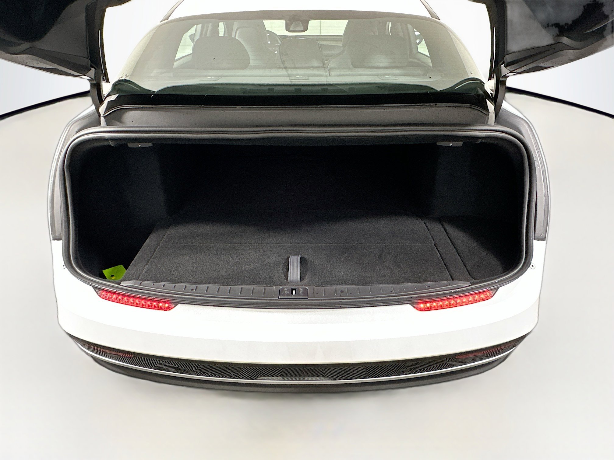 Used 2024 Lucid Air Pure RWD image 30