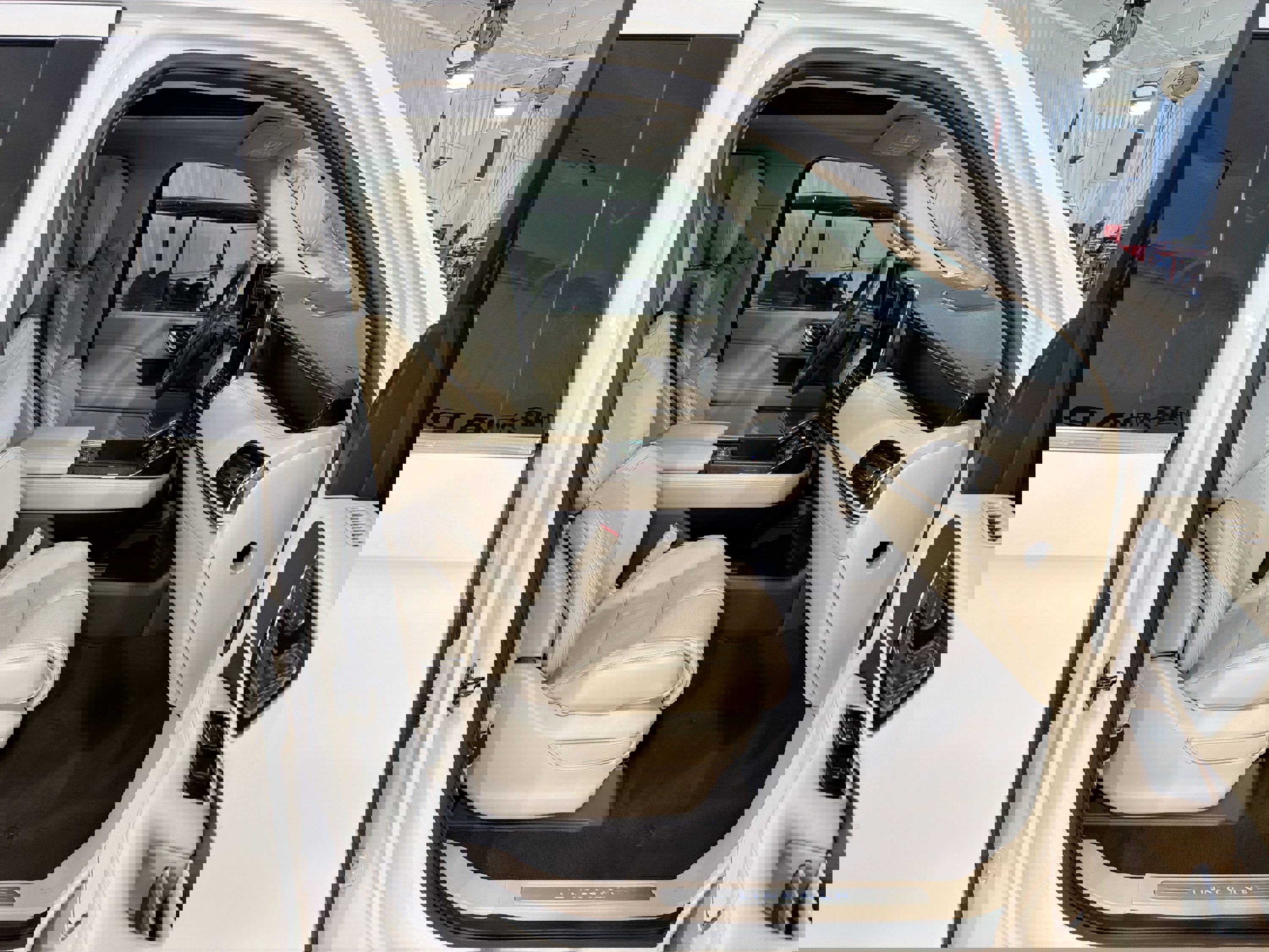 Used 2019 Lincoln Navigator Select w/ Cargo Package image 30