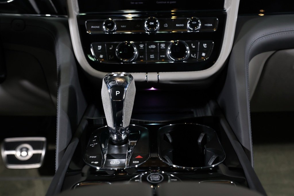 Used 2022 Bentley Bentayga image 24