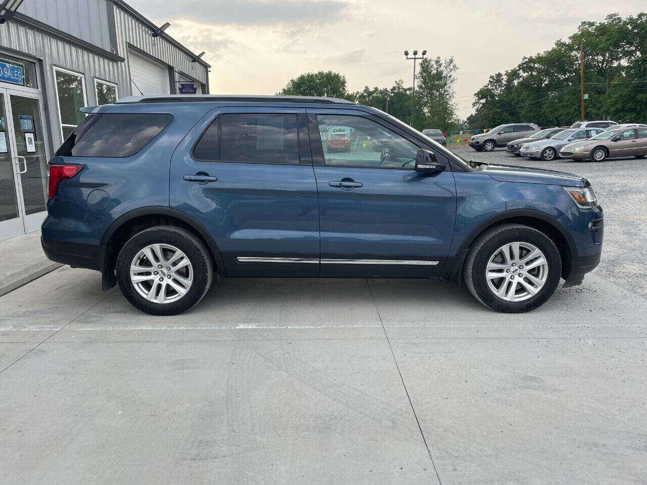 Used 2018 Ford Explorer XLT w/ Equipment Group 202A image 12