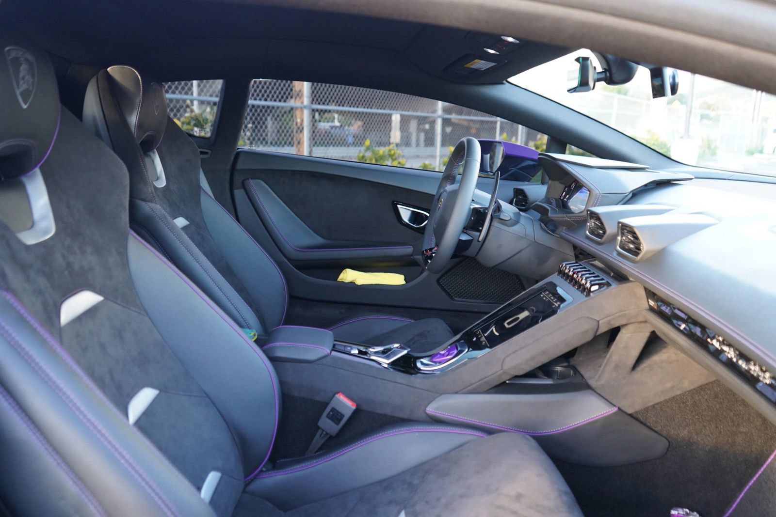 Used 2024 Lamborghini Huracan Tecnica RWD image 17