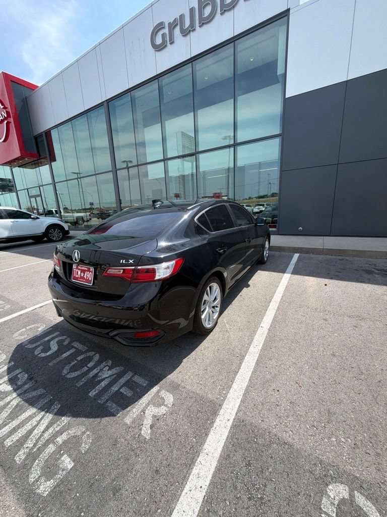 Used 2017 Acura ILX FWD image 3