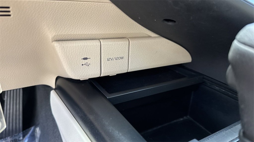 Used 2018 Toyota Camry LE image 57