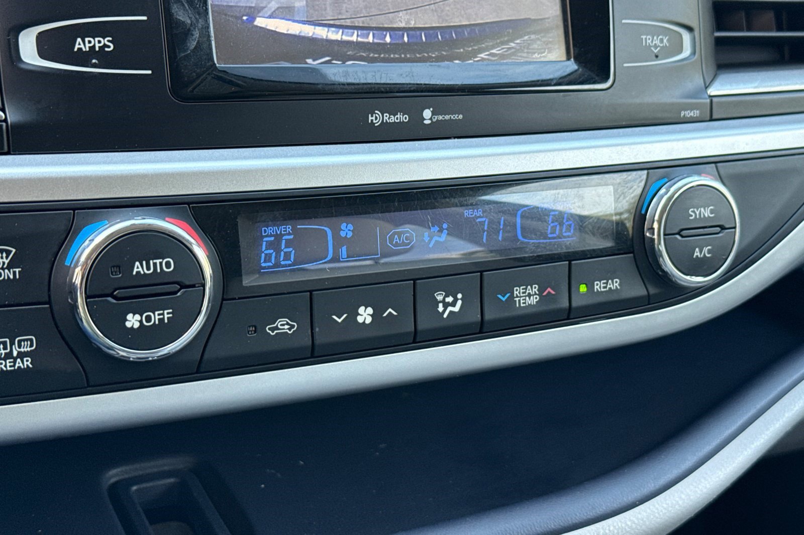 Used 2015 Toyota Highlander Plus FWD image 17