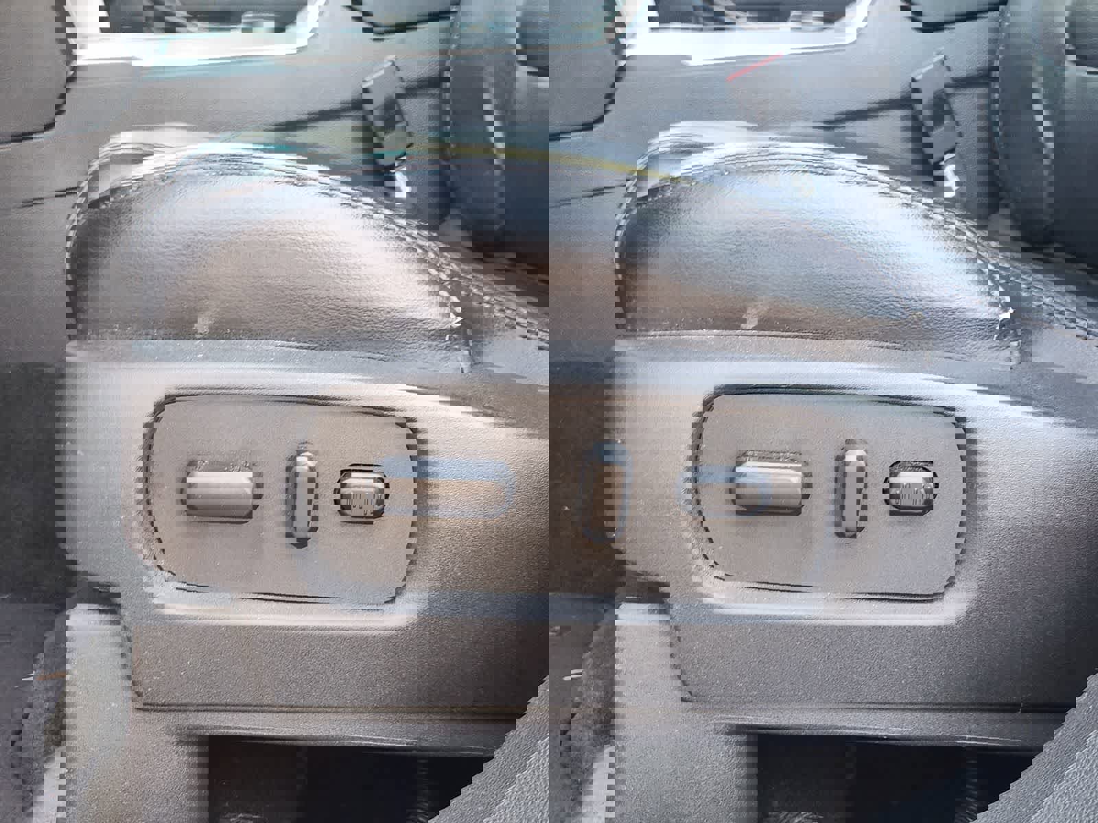 Used 2013 Ford Explorer XLT image 23