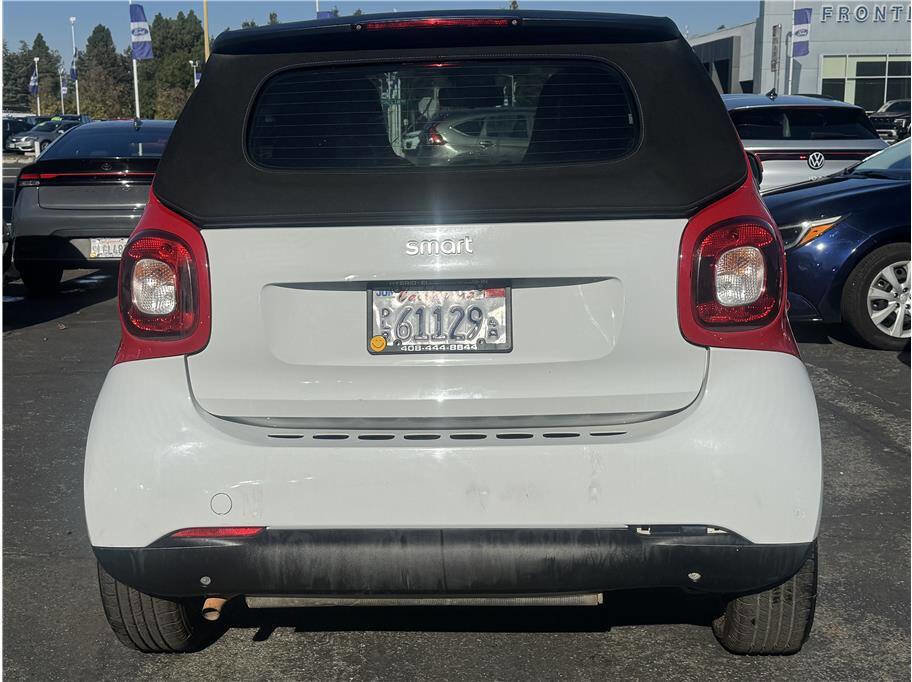 Used 2017 smart fortwo passion image 8