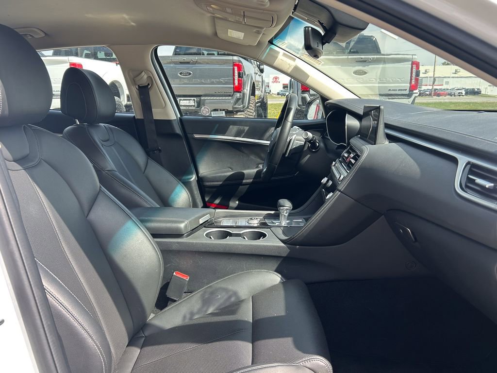 Used 2025 Genesis G70 2.5T image 17