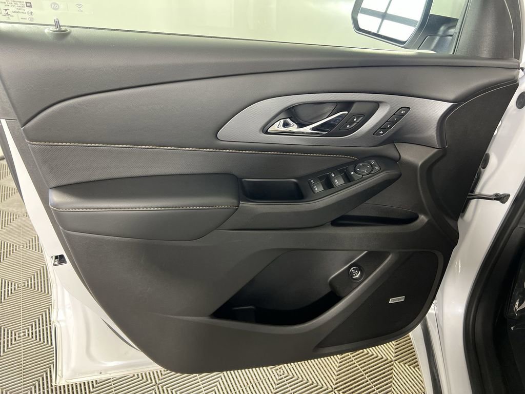 Used 2021 Chevrolet Traverse Premier image 24