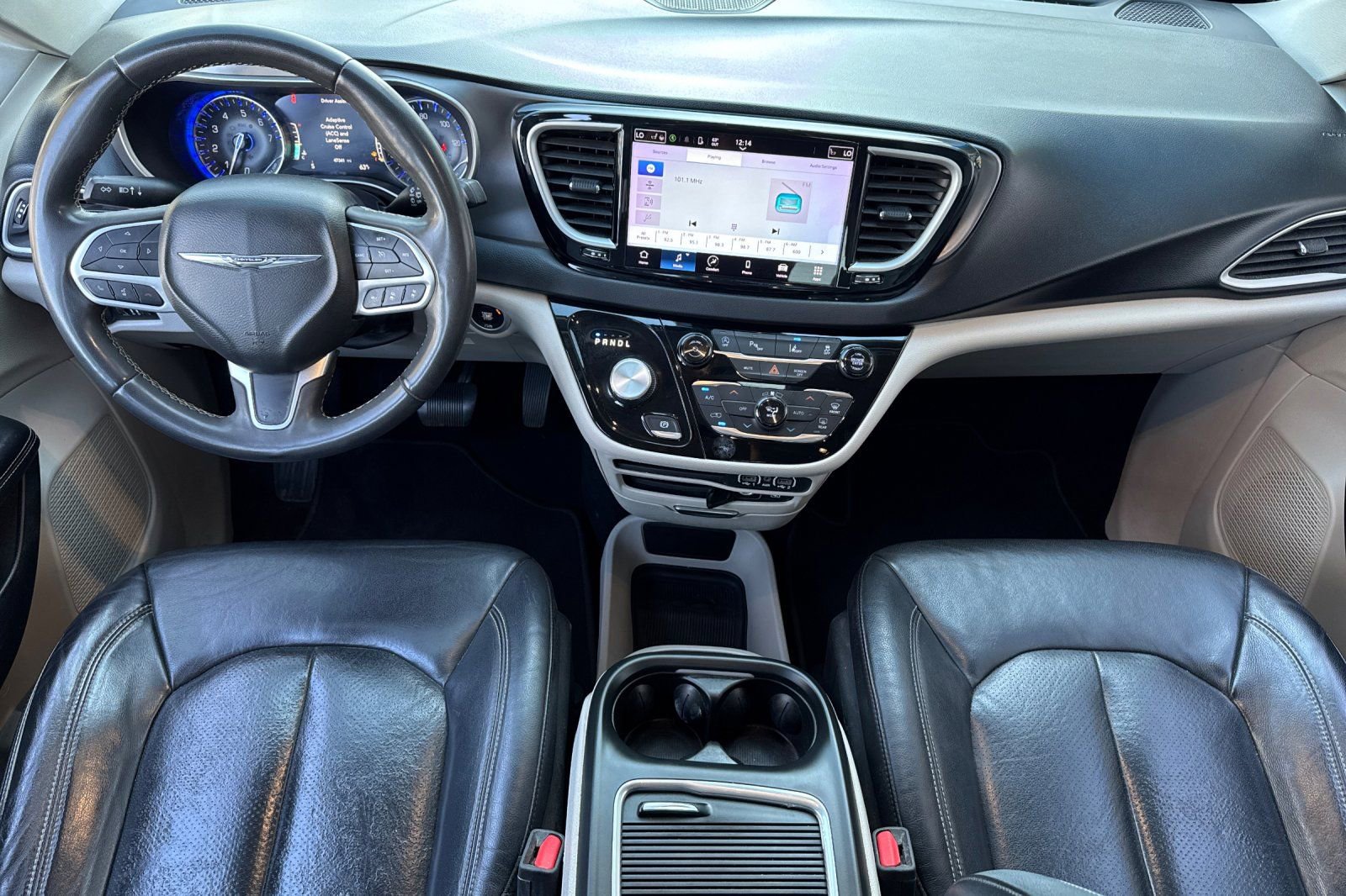 Used 2022 Chrysler Pacifica Touring-L image 16