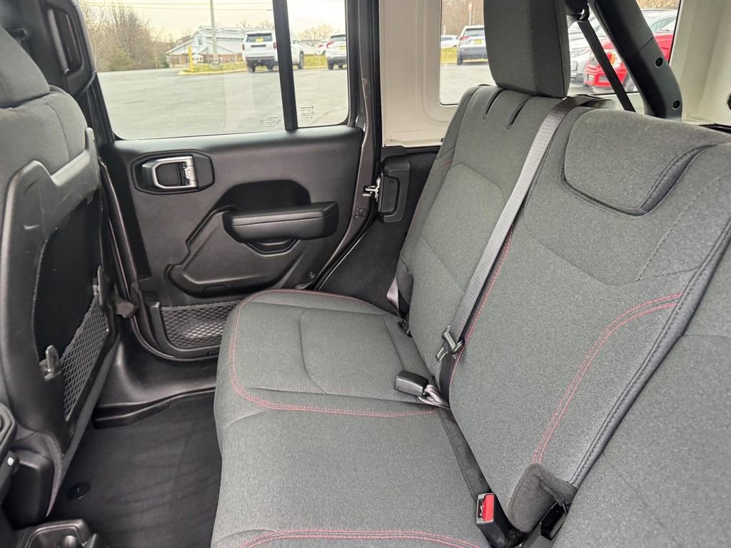 Used 2025 Jeep Wrangler Unlimited Rubicon AWD/4WD image 8
