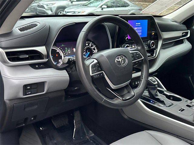 Certified 2024 Toyota Highlander XLE image 23