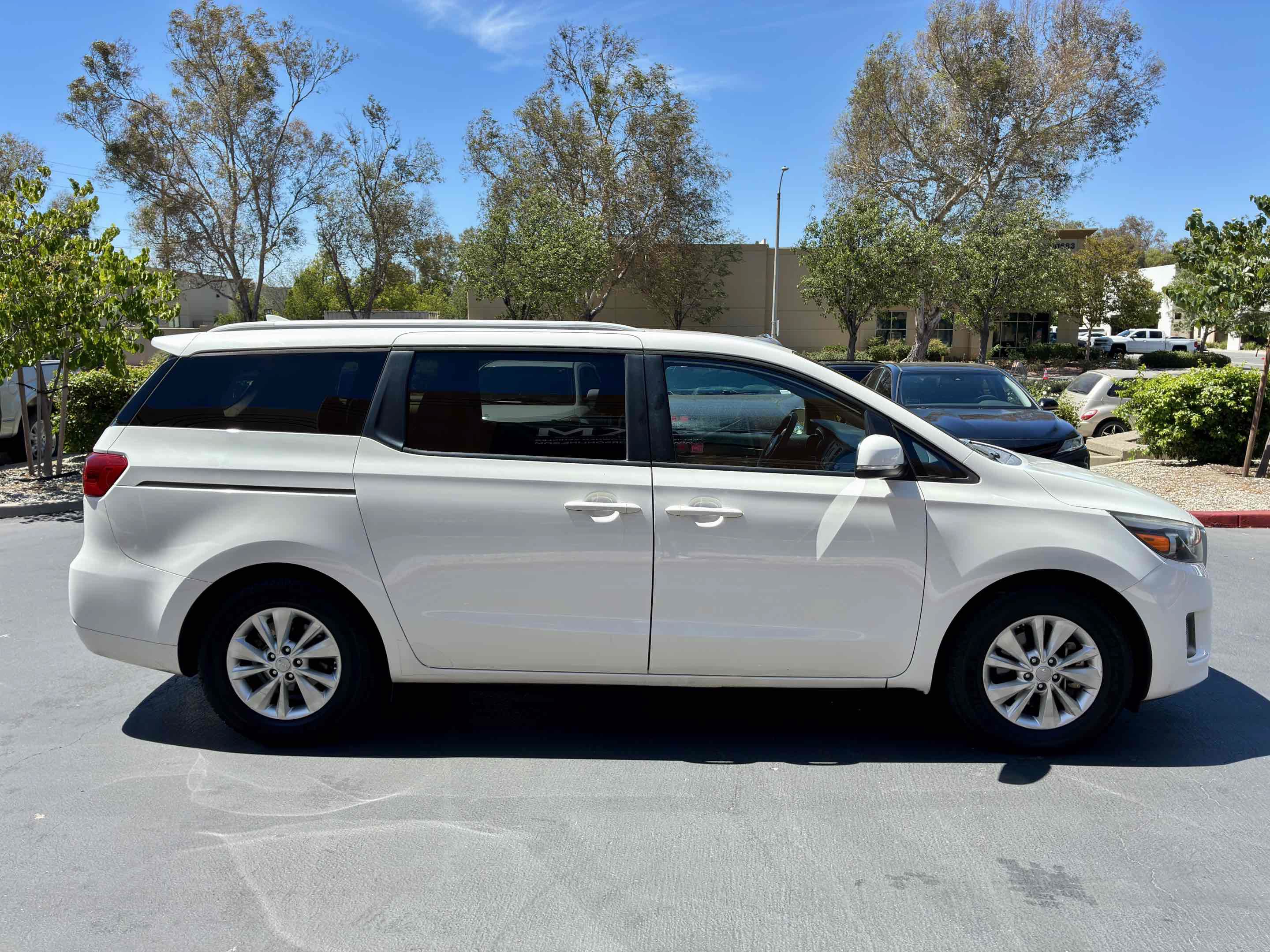Used 2015 Kia Sedona LX w/ LX Convenience Package FWD image 7