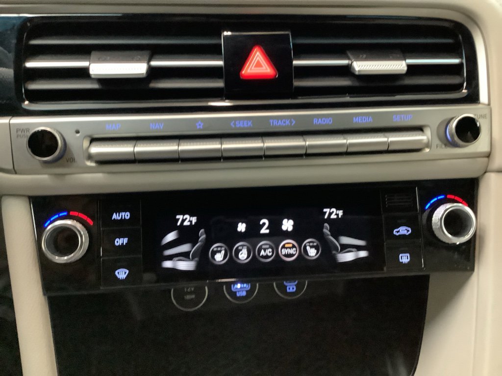 Used 2024 Genesis G70 2.5T image 22