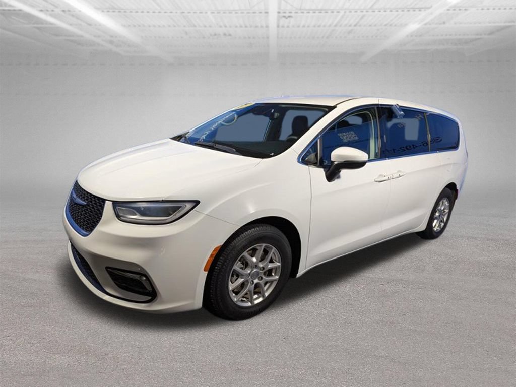 Used 2023 Chrysler Pacifica Touring-L FWD image 9