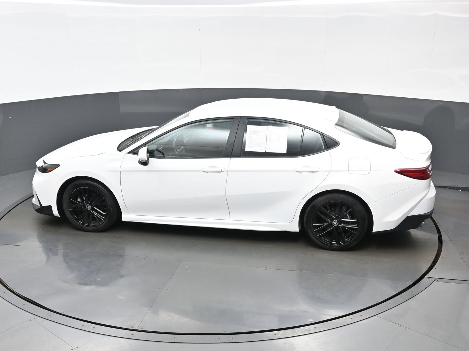 Used 2025 Toyota Camry SE FWD image 38
