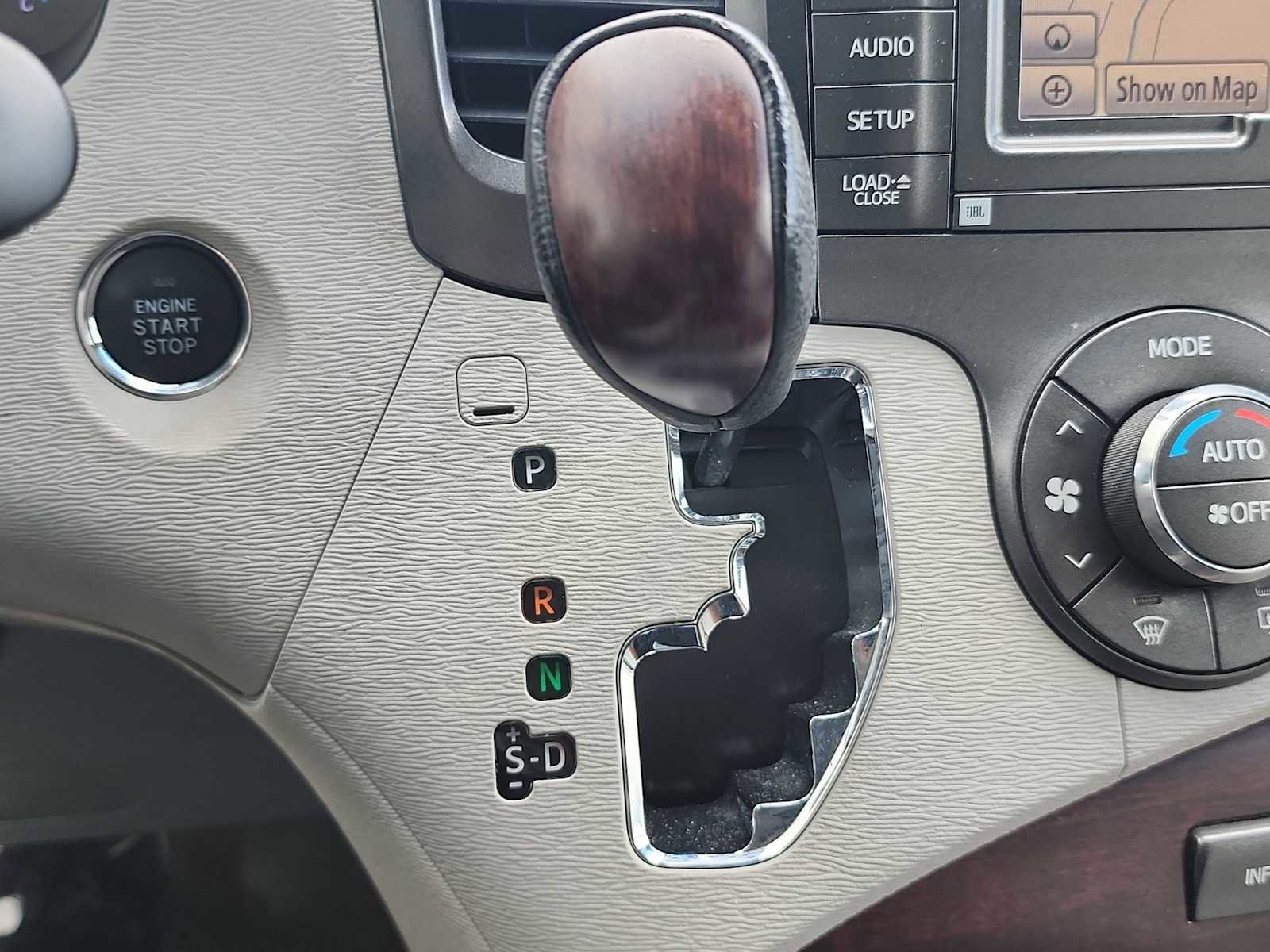 Used 2012 Toyota Sienna XLE image 21