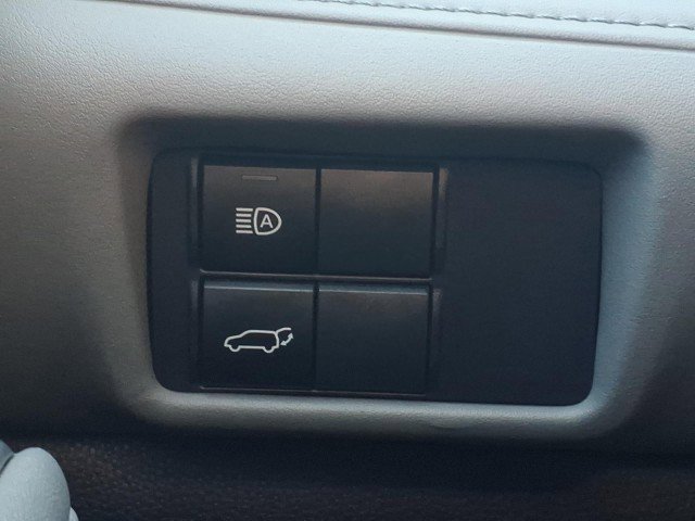 Used 2020 Toyota Highlander XLE image 22