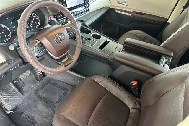 Certified 2024 Toyota Sienna Platinum image 12