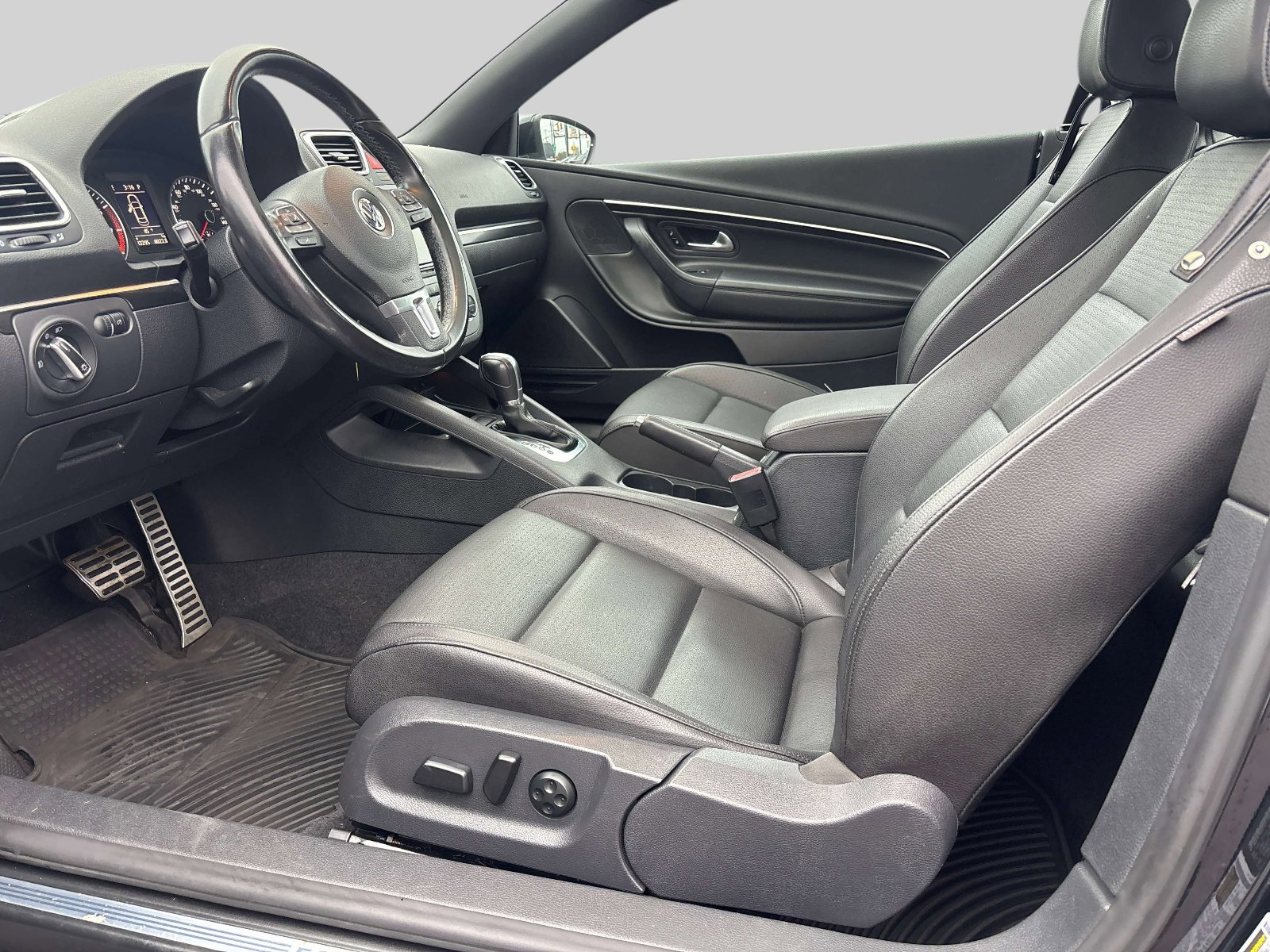 Used 2013 Volkswagen Eos image 8