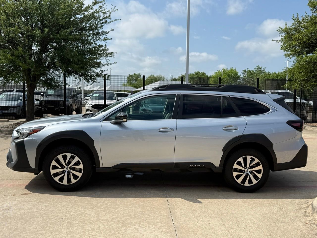 Used 2024 Subaru Outback Premium image 2