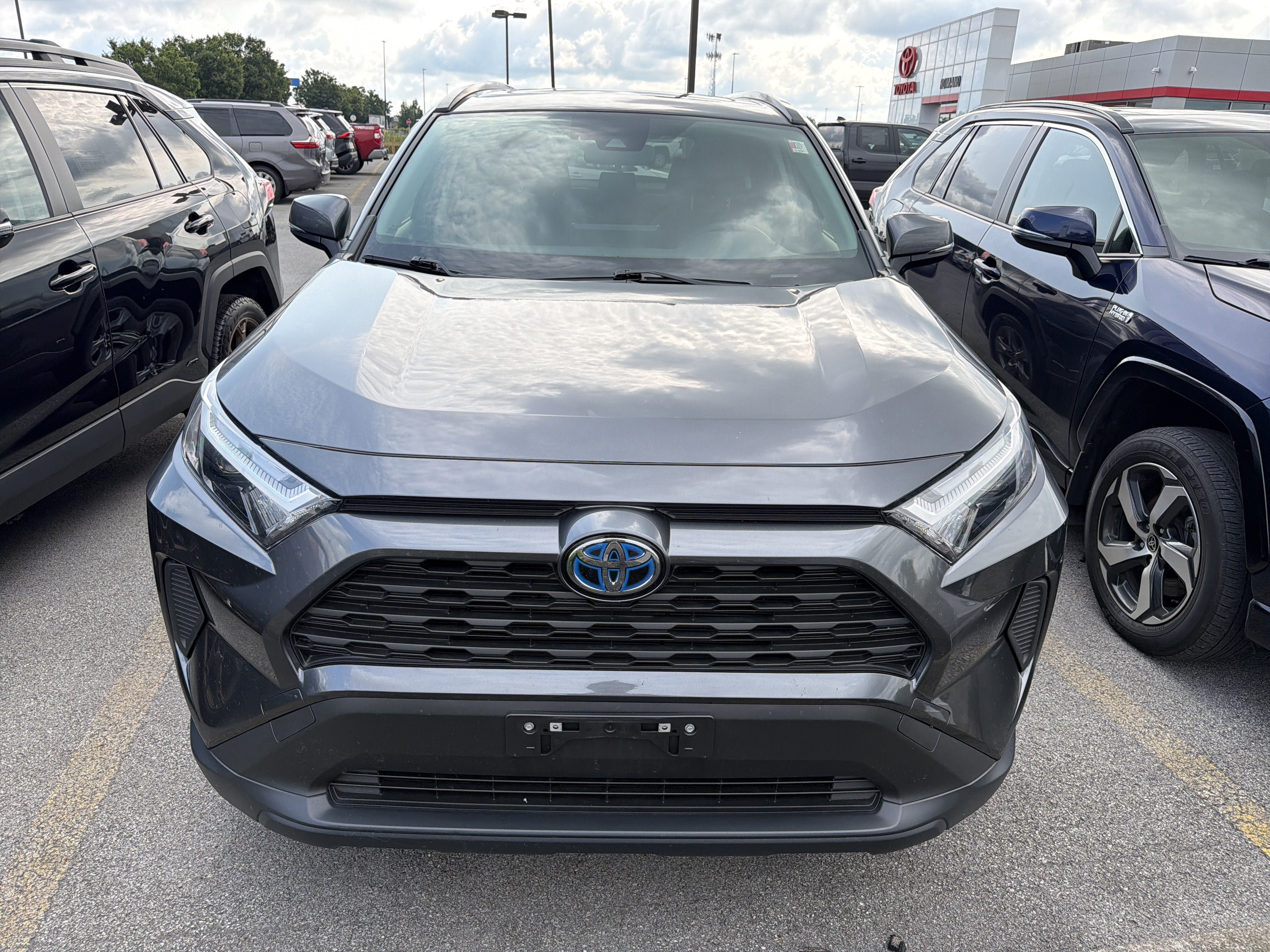 Used 2023 Toyota RAV4 XLE w/ Convenience Package AWD/4WD image 3