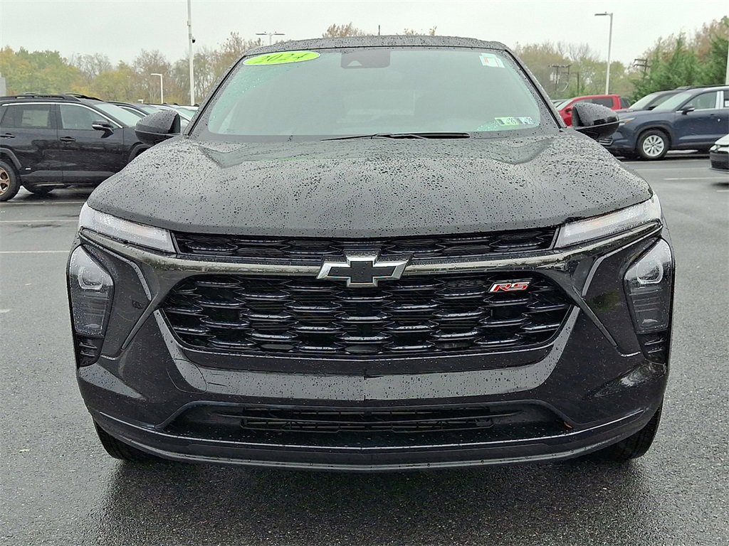 Used 2024 Chevrolet Trax RS w/ Sunroof Package image 2