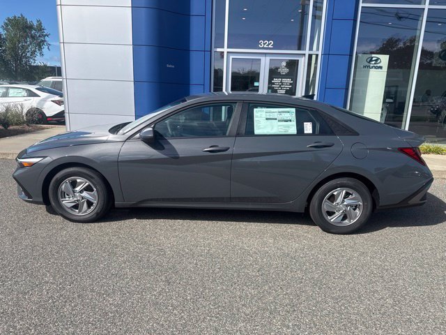 New 2026 Hyundai Elantra SE FWD image 3
